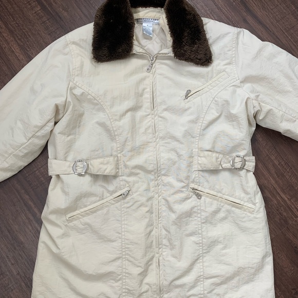 Vintage Cream Coat with Brown Fur Collar Inspired by Rachel Green on Friends - Picture 5 of 14